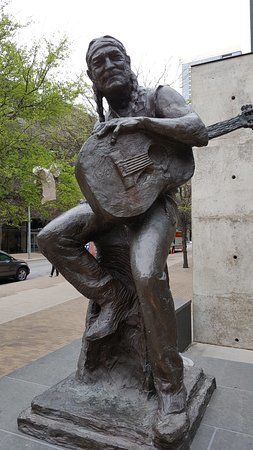 Willie Nelson Statue